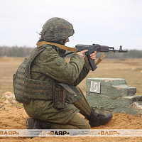 Военнообязанные, призванные из запаса, продолжают проходить курс общевойсковой подготовки