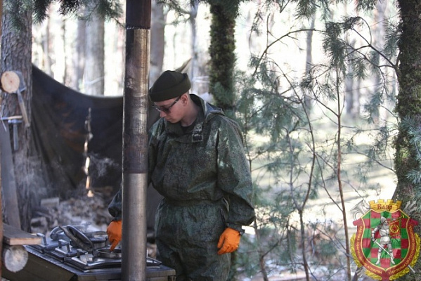 Работают специалисты тыловых подразделений