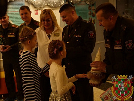 Дарите детям радость