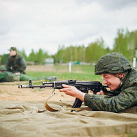 Занятие по огневой подготовке с военнослужащими 36 дмостбр