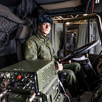 Служить как петь