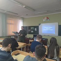 Военные связисты пришли в гости к школьникам 