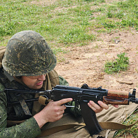 Военнослужащие 65-й автомобильной бригады отработали приемы и способы ведения огня из штатного оружия