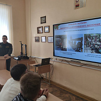 Школьники посетили военно-транспортный факультет в БелГУТ