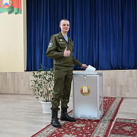  Военнослужащие Вооружённых Сил принимают участие в досрочном голосовании