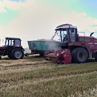  Белорусские военнослужащие продолжают оказывать помощь в уборке урожая
