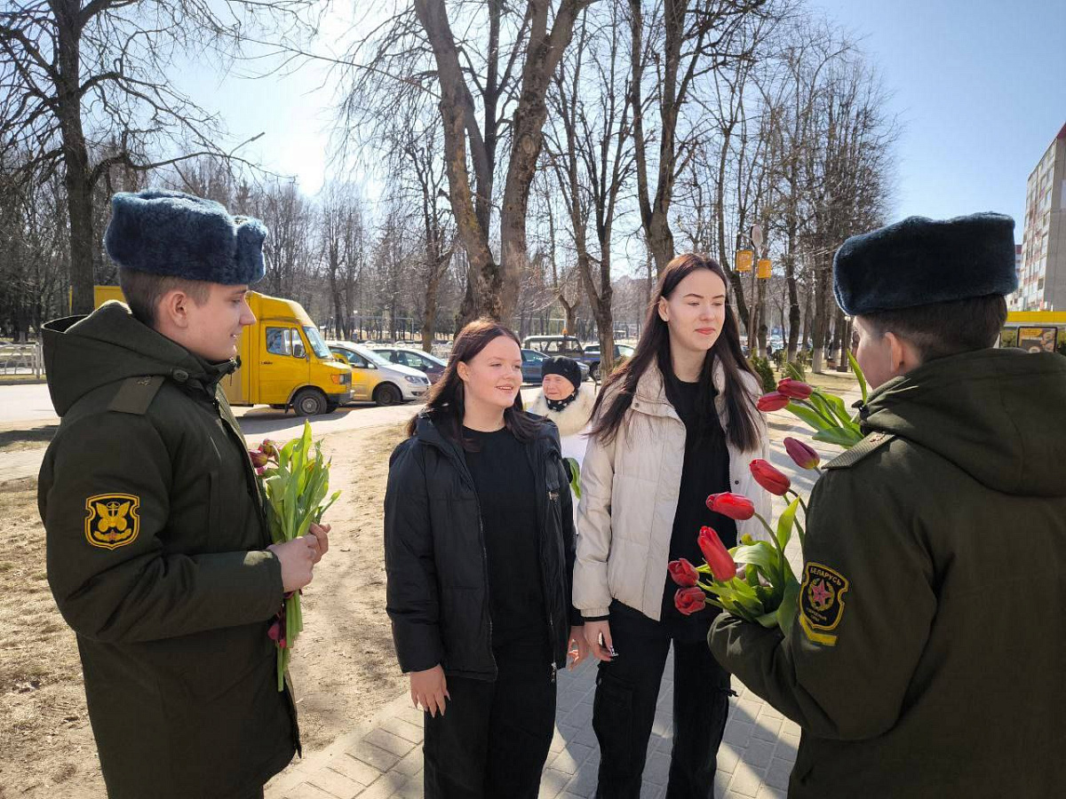 «Подари цветы женщинам»! — ВАЯР