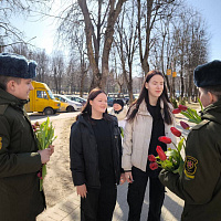 «Подари цветы женщинам»!
