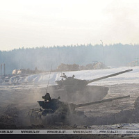 Военнослужащие выполняют стрельбы из различных видов оружия и техники в рамках внезапной проверки Вооружённых Сил