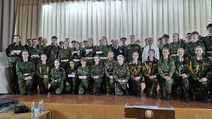 Вручение удостоверений учащимся военно‑патриотического клуба «Юный танкист»