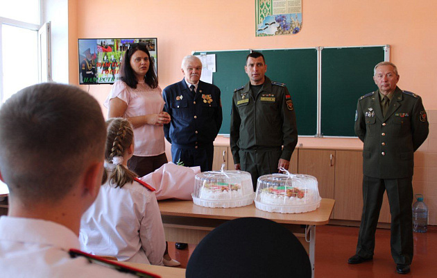 Личный состав 61 иаб поздравил учащихся Брестского областного кадетского училища с Днём знаний