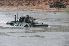 Занятия по преодолению водной преграды