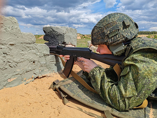 В Вооружённых Силах новое пополнение проходит курс начальной военной подготовки