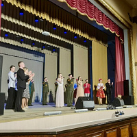 С песней и служить веселее