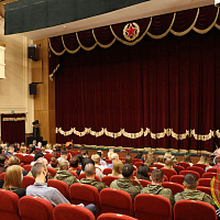 Российские военнослужащие посетили Драматический театр белорусской армии