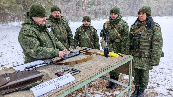 Совершенствуя ратное мастерство