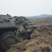 Учатся гвардейцы