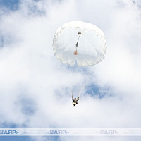 Военнослужащие 5-й отдельной бригады специального назначения отработали десантирование с вертолета на воду 