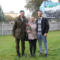 Брестские десантники поздравили мам с наступающим праздником
