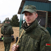 Штатным оружием владеют в совершенстве