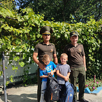 Военнослужащие Вооруженных Сил принимают участие в республиканской акции «Соберём детей в школу»