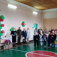 Военнослужащие 72 ОУЦ поздравили школьников с Днём знаний