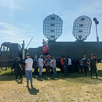 На каникулы — в армию