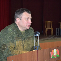 С упором на практику