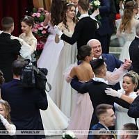 Новогодний бал для молодежи прошел во Дворце Независимости