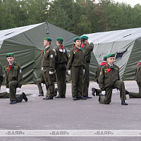 Участники военно-патриотической игры «Зарница» разместились в палаточном лагере на полигоне Брестский