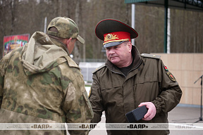 На плацу одного из соединений СЗОК прошёл торжественный ритуал чествования военнообязанных, проходивших сборы в апреле