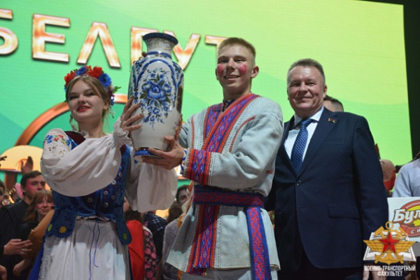 «А ну-ка, первокурсник!»