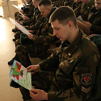 Поздравили военнослужащих 