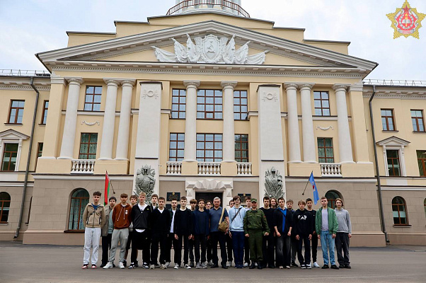 Школьники посетили Военную академию Республики Беларусь