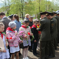 Военнослужащие 60-го отдельного полка связи приняли участие в торжественном приеме в пионеры
