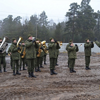Гвардейцы с маршем справились!
