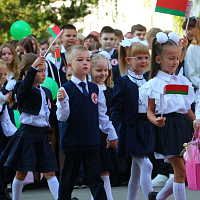 Военнослужащие 11 омбр приняли участие в школьных линейках в Слонимском, Зельвенском и Мостовском районах