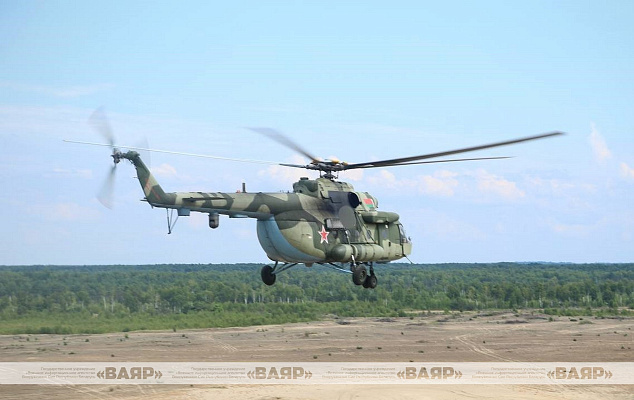 Белорусско-китайские воздушно-поисковые штурмовые группы отработали поиск условного противника и уничтожили его лагерь