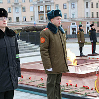 Минские суворовцы несут Вахту памяти у Вечного огня 