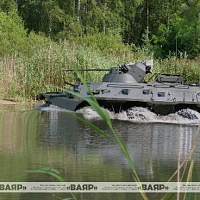 Военнослужащие 38 одшбр оттачивают мастерство в ходе преодоления водной преграды