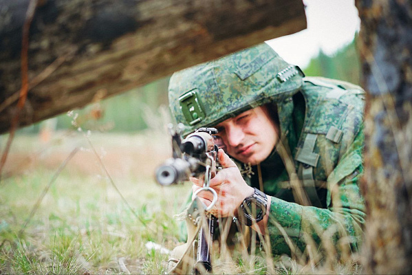 Занятие по огневой подготовке с военнослужащими 36 дмостбр
