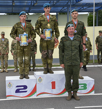 Завершился открытый чемпионат Вооружённых Сил по военно-прикладному парашютному многоборью