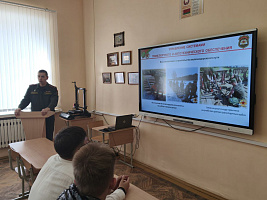Школьники посетили военно-транспортный факультет в БелГУТ