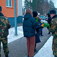 С праздником, дорогие дамы!