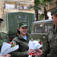 Белорусские женщины принимают поздравления с Днем женщин в Сирии 