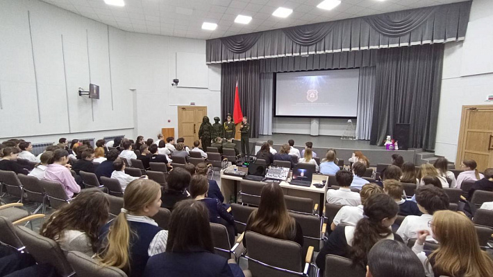 Военнослужащие 361 боо (ЦОВУ) провели профориентационное мероприятие в гимназии Минска