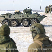 Военнослужащие выполняют стрельбы из различных видов оружия и техники в рамках внезапной проверки Вооружённых Сил