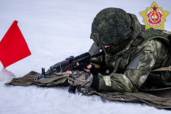 С курсантами Военной академии продолжаются занятия по огневой подготовке