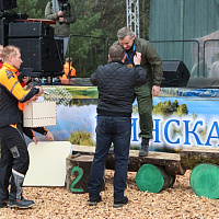 И пером и топором!