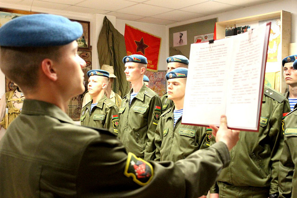 Военнослужащие 5 обр СпН приняли Кодекс чести защитника Отечества